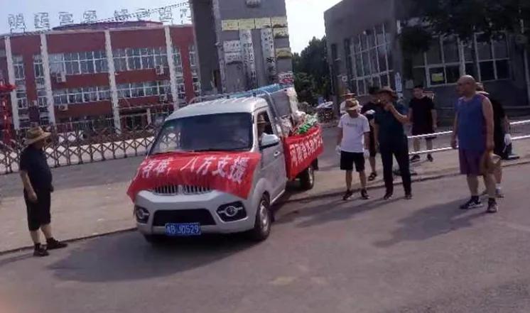 风雨同担抗汛情爱心捐赠暖人心