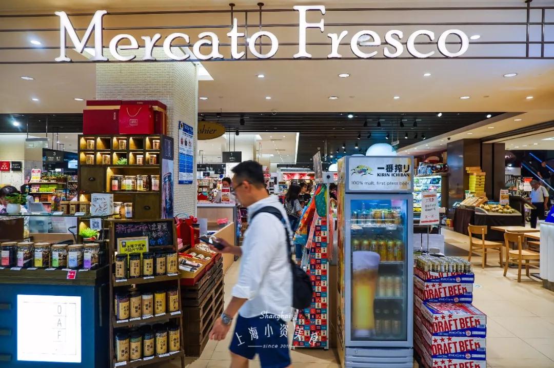 过年去超市囤货,过年没来得及买年货