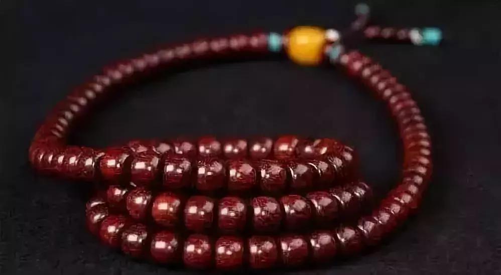 小叶紫檀越盘越乌是怎么回事,小叶紫檀越玩越黑怎么办