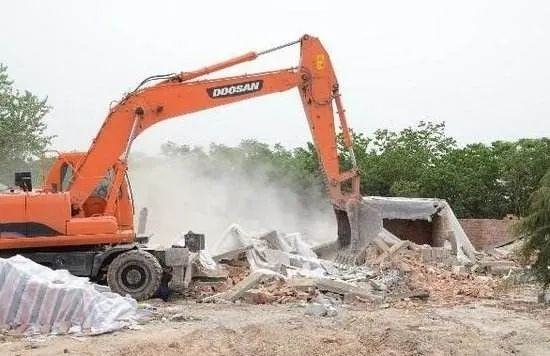 违建商铺被拆找谁赔钱,违建店铺被拆租客有赔偿吗