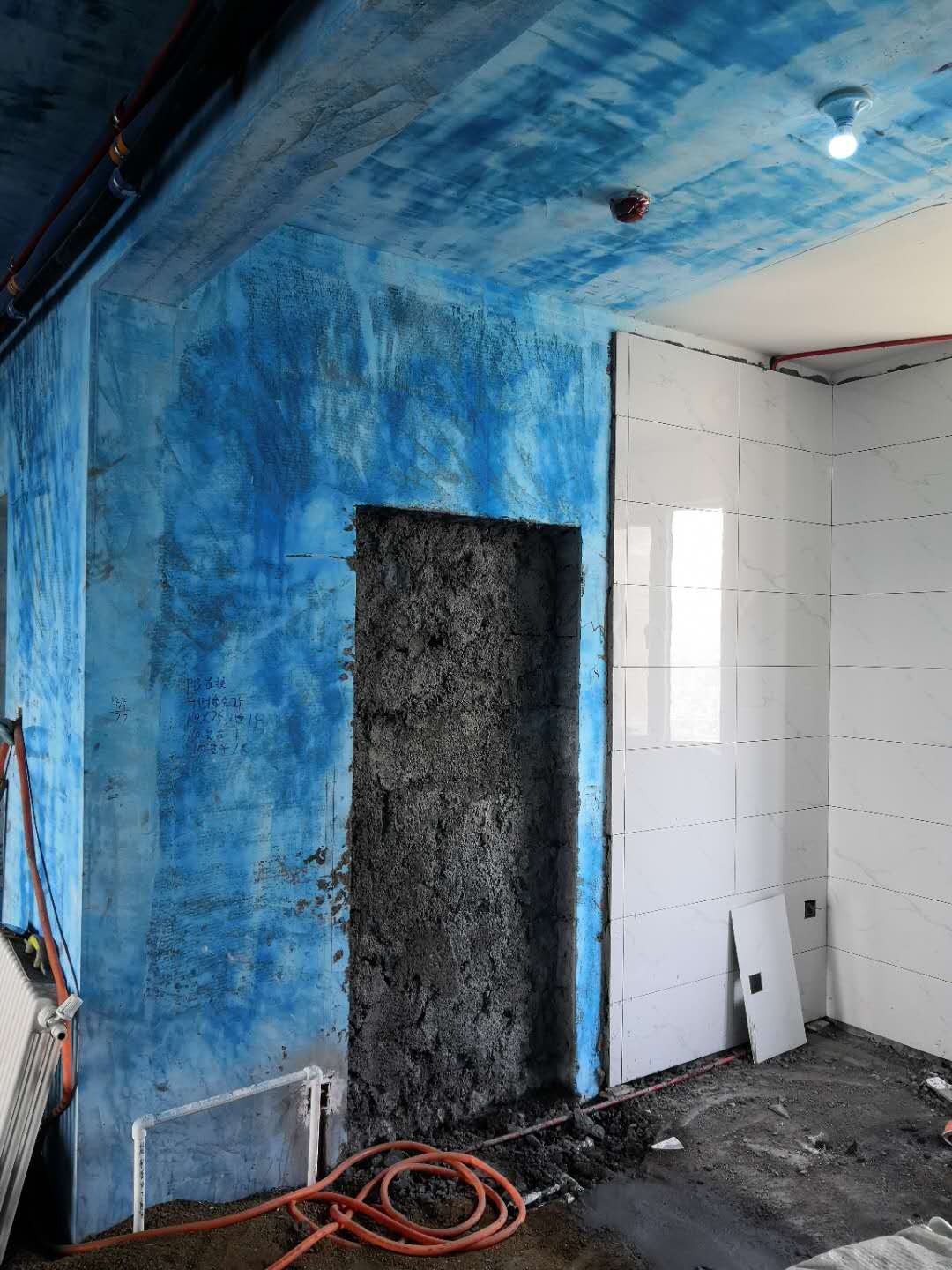 饭店厨房墙面瓷砖怎么贴价格最省,厨房墙壁贴砖多少钱一平方