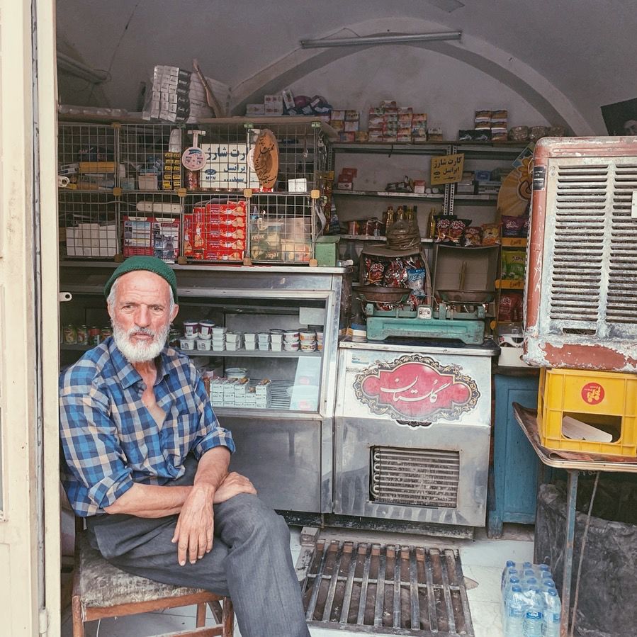 伊朗：黑纱下骚动的嬉皮青年