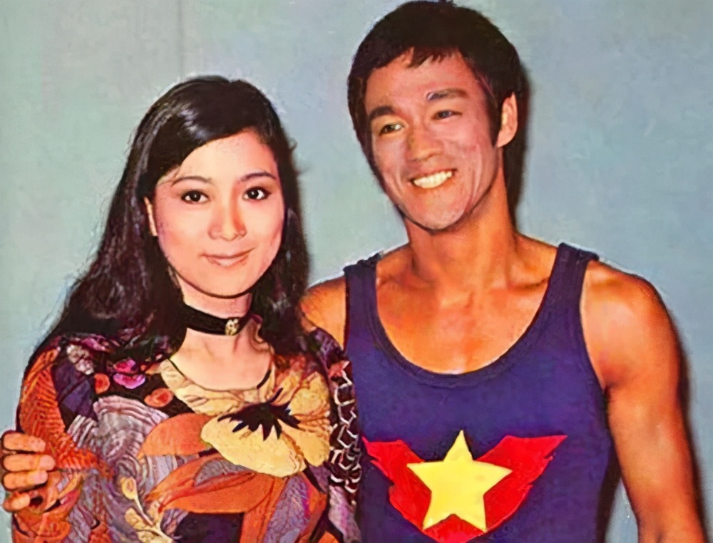 逼成龙下跪、掌掴曾志伟、封杀张柏芝?深扒向氏夫妇叱咤港圈史