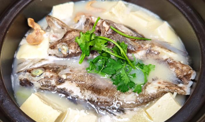 不管炖什么鱼最忌讳加它,炖鱼去除鱼腥味加哪些料