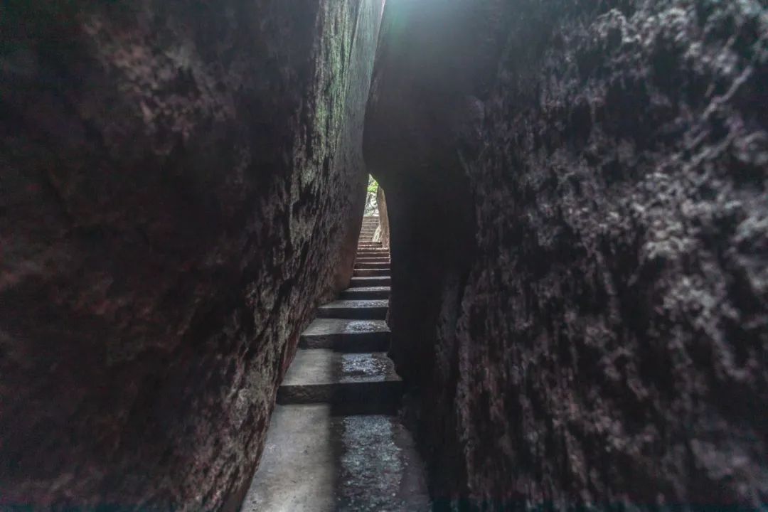 五岳中的南岳位于哪个省,九华山和天柱山哪座更值得游一游