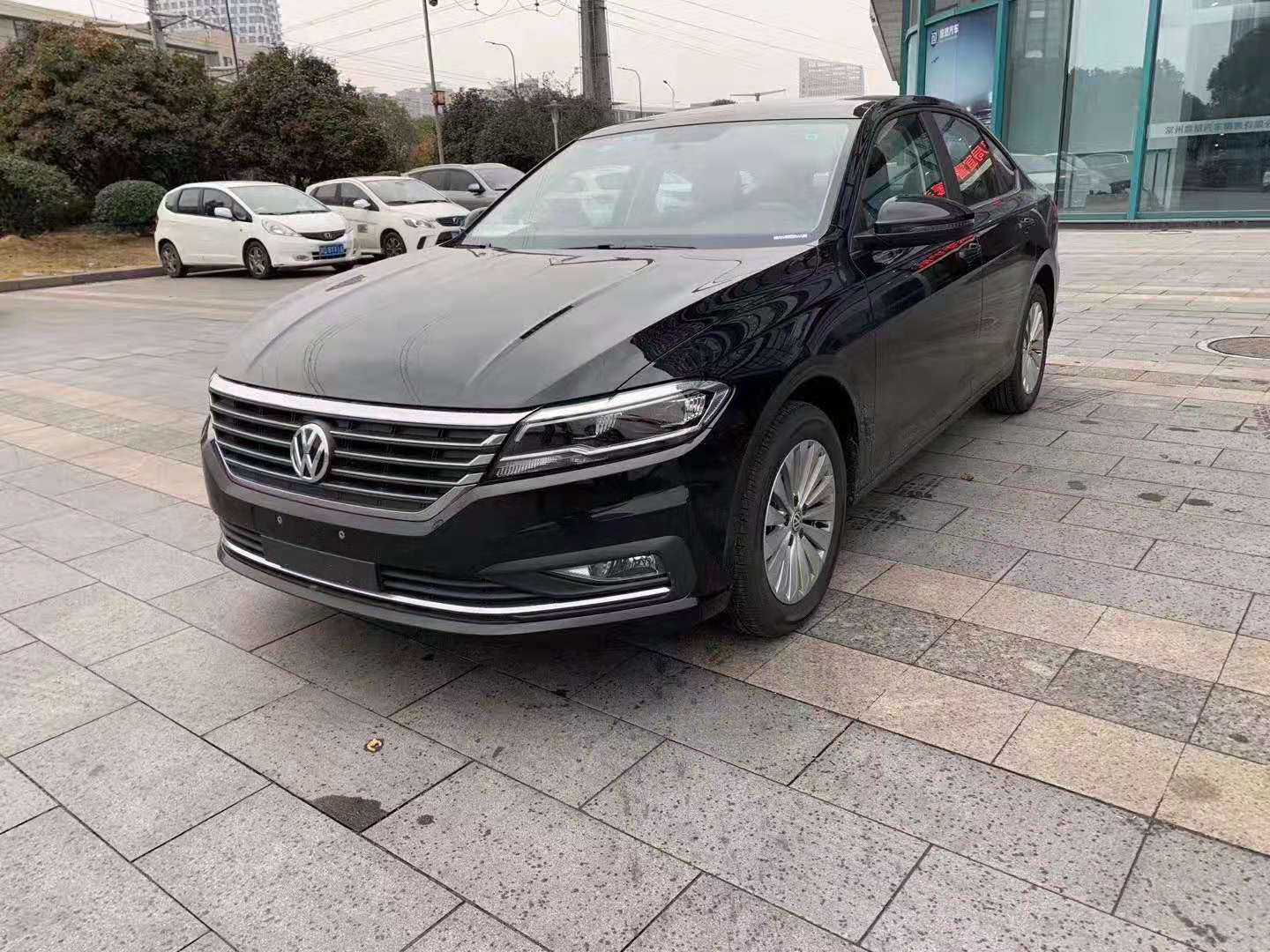 新款朗逸实车测评,朗逸经典版外观对比帕萨特