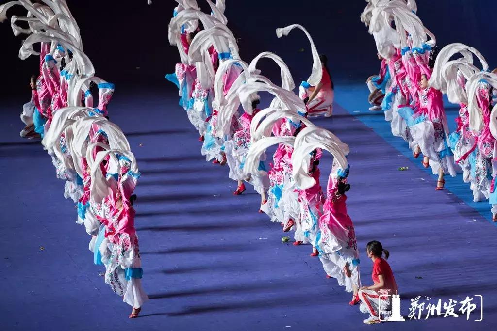 郑州奥体中心震撼场面,郑州奥体中心晚上视频