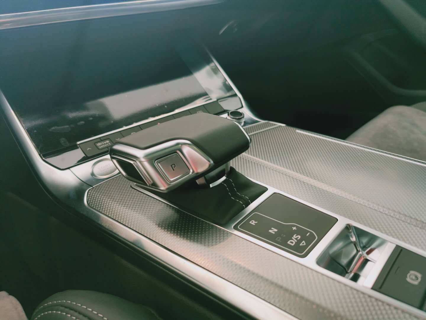 奥迪a6l乞丐版落地价,奥迪a6l乞丐测评