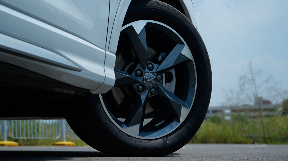 奥迪q345tfsiquattro,奥迪q335tfsi时尚动感型测评