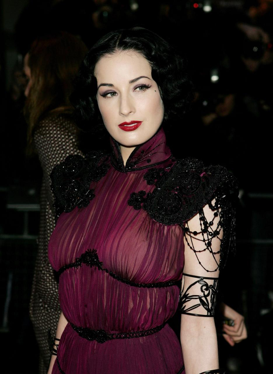 鬼魅娇容，迷倒众生——倾城名媛蒂塔·万提斯