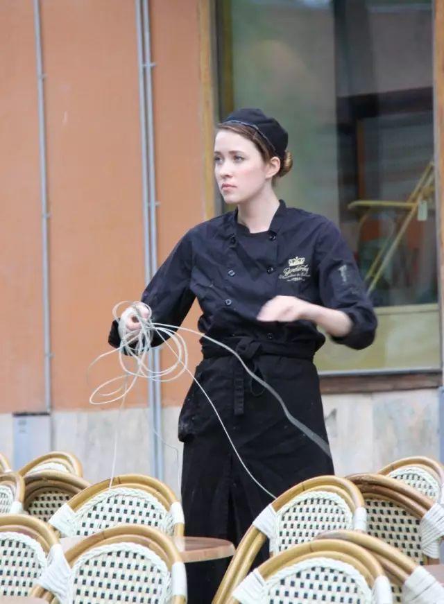 深夜除了晒烤串，还能晒太阳