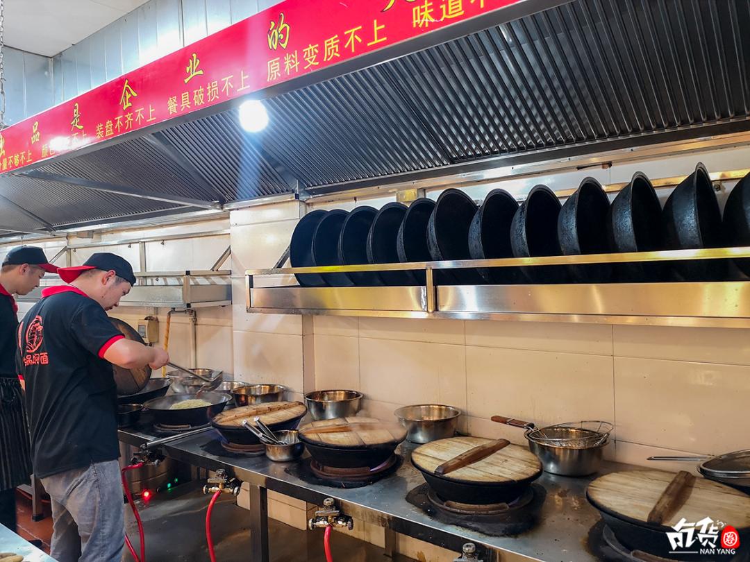 南阳正宗铁锅焖面,南阳焖面哪家最好吃