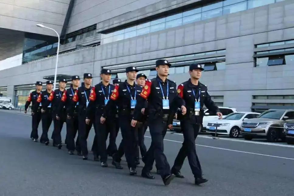 上海铁警全员待命,上海铁警坚守岗位图片