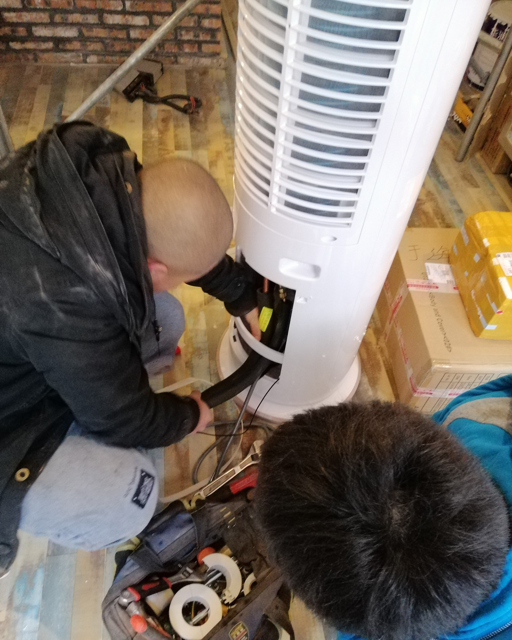 柜机空调圆柱形和方形哪个好看,柜机空调是方形的好还是圆形的好