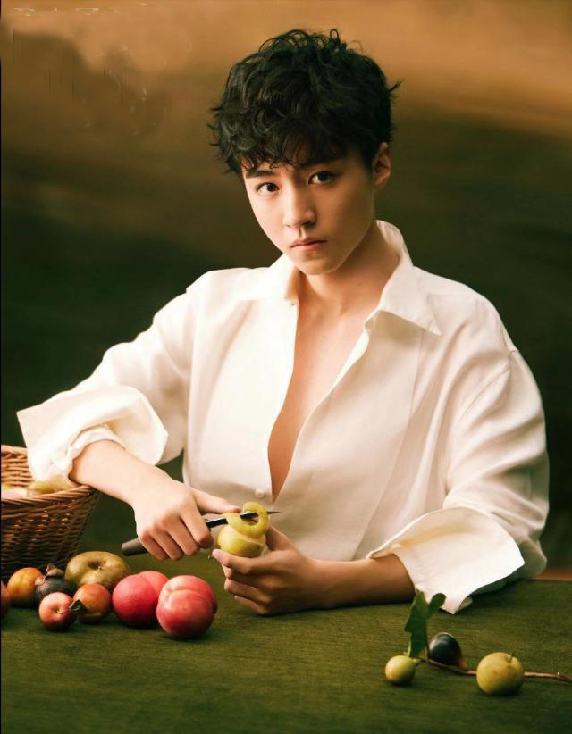 花男穿搭,王俊凯复古西装加背头港风