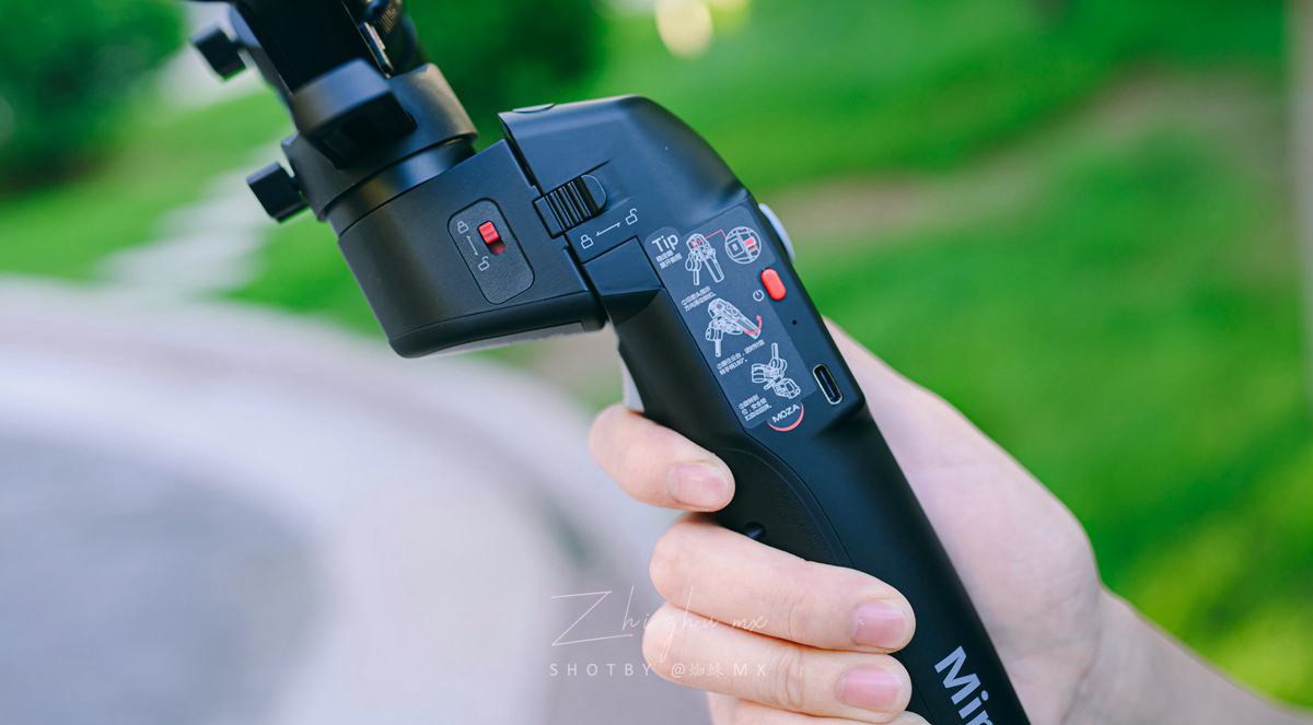 “跨界级”专业防抖,手机和微单都可用,普通人的视频“法宝”