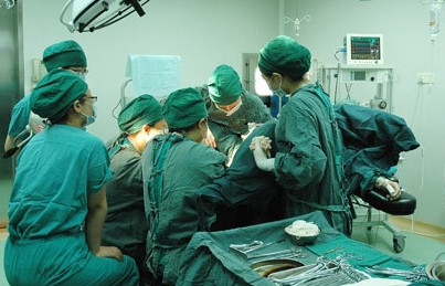 51岁子宫肌瘤5.2手术还是保守治疗,子宫肌瘤最好的手术方式