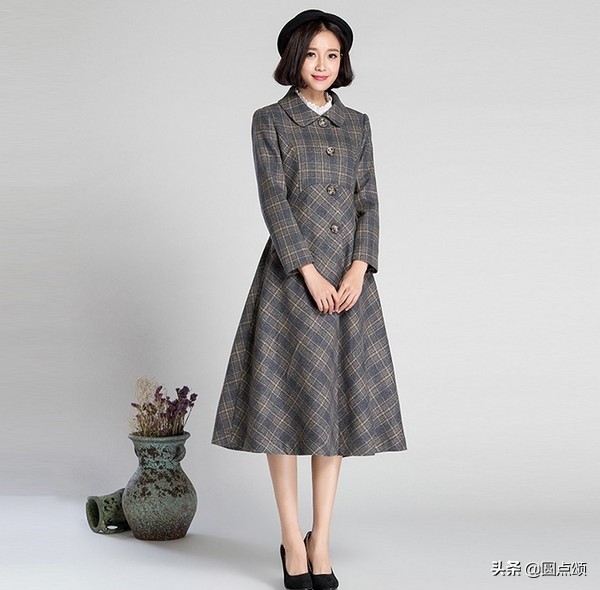 毛呢大衣怎么搭保暖又好看,冬季彩色格子毛呢大衣穿什么内搭