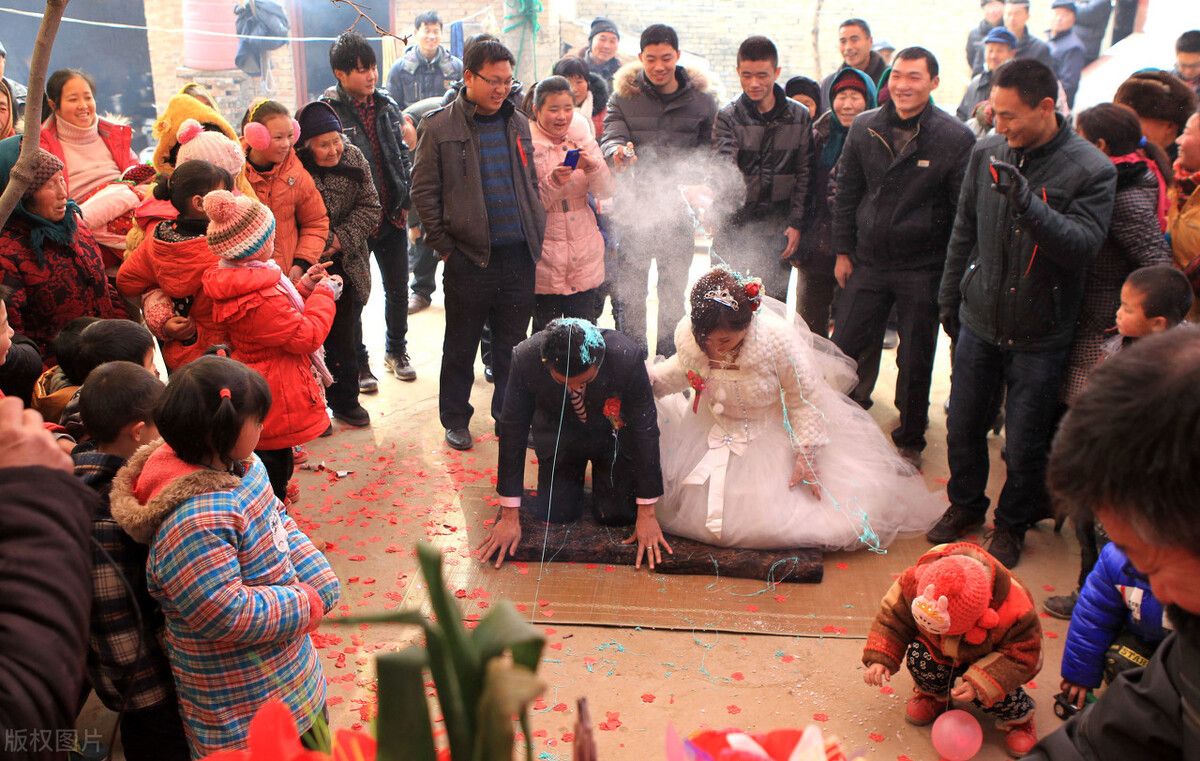 为什么老人说腊月里不订婚,腊月初八不一般听老农咋说