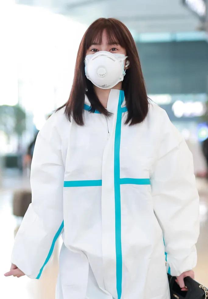 防疫造型大赛第二弹，杨幂热巴刘雯...戴口罩也挡不住的时髦感
