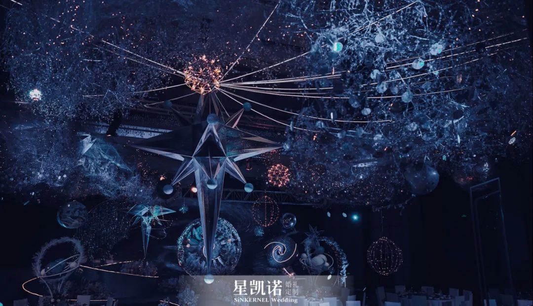 一整个触手可及的宇宙星河，把仰望的星空搬进婚礼，繁星璀璨