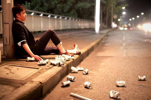 喝酒断片会不会导致老年痴呆,喝酒喝断片是什么原因引起的