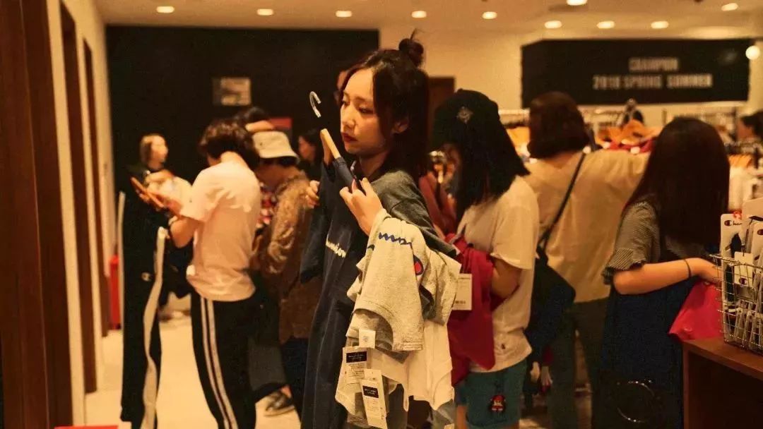 唐嫣赵丽颖同款衣服,赵丽颖唐嫣黑色礼服