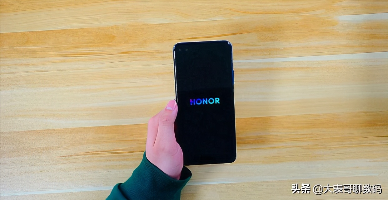 目前性价比最值得入手的三款手机,年底最值得3款手机性价比高