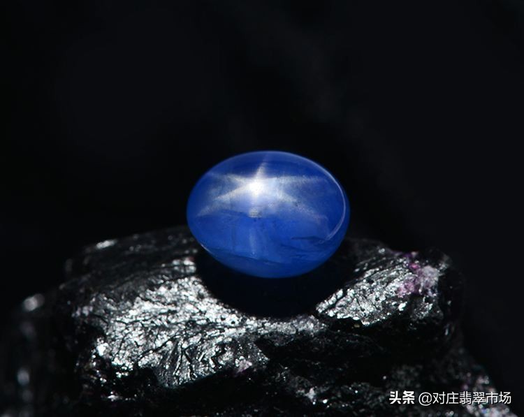 宝石必须具备的三大特征,如何在自然光下鉴别宝石