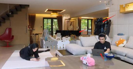 奚梦瑶32岁生日何猷君主动献吻,奚梦瑶和何猷君怎么谈恋爱的