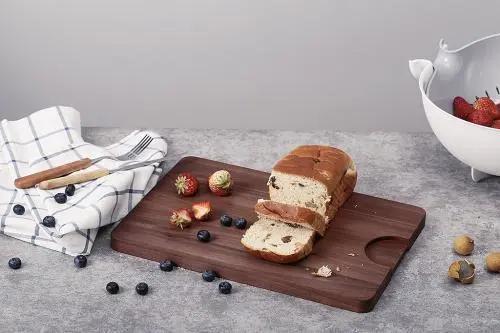 厨房卫生很重要,看看菜板是否有霉菌,赶紧清洗干净