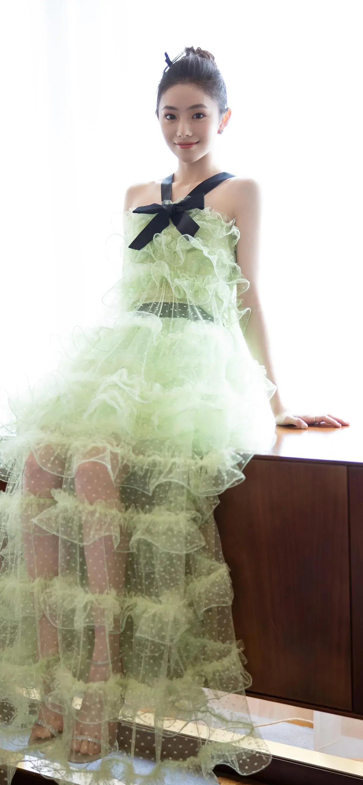 明星穿搭图片素材,明星新款服装图片大全