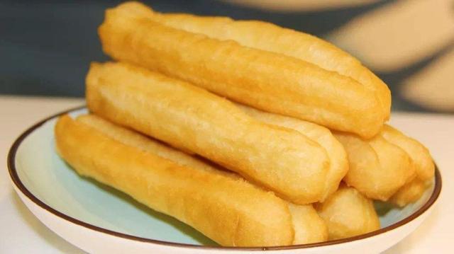 牛奶鸡蛋发酵粉和面能炸油条吗,鸡蛋面粉炸油条的家常做法