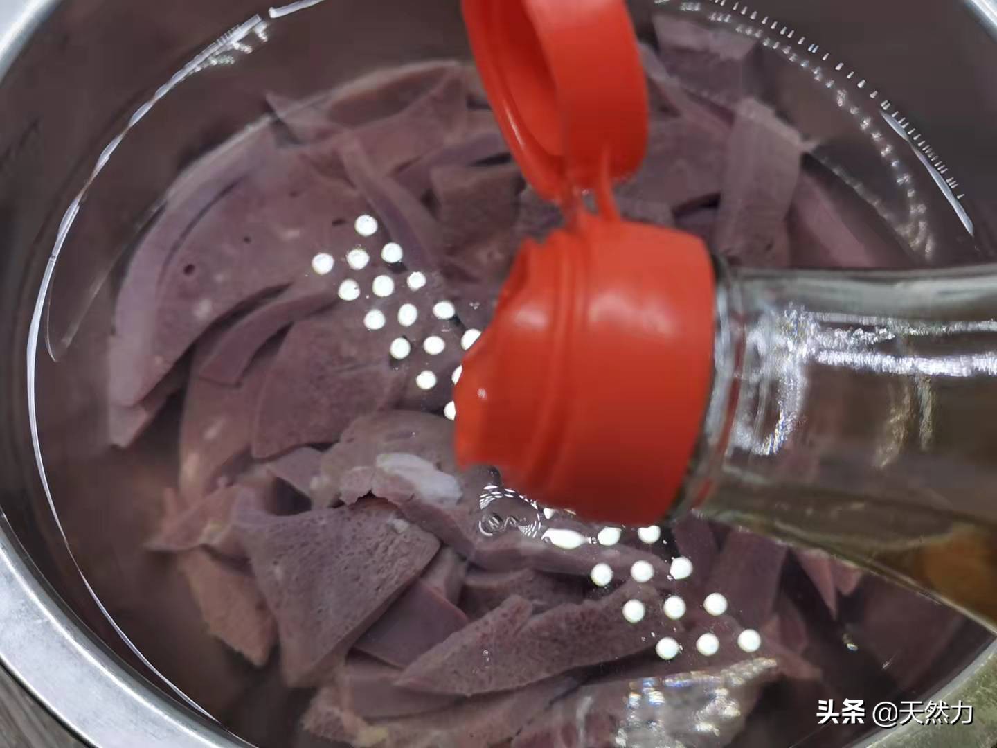 猪肝汤怎么做又嫩又不糊汤,猪肝汤要怎么做才脆爽