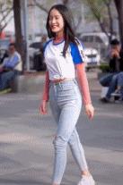 一露成名乔碧萝：她掀开了网红直播的最后一层遮羞布