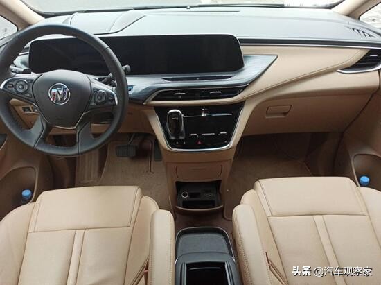 别克gl82014经典版陆尊,别克gl82022款652t豪华测评