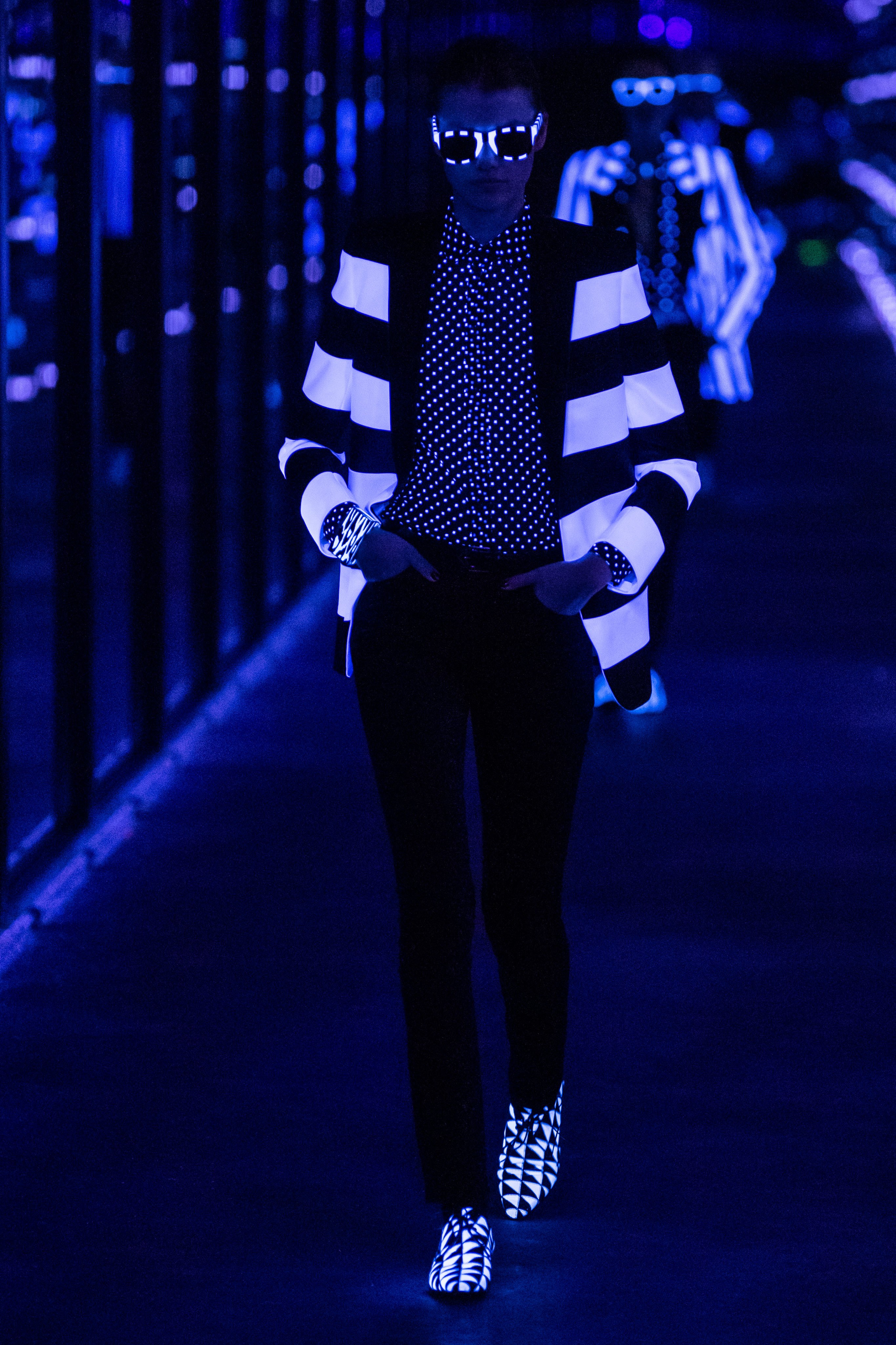 ysl圣罗兰限定典藏版小金条口红色 (ysl圣罗兰百搭口红)