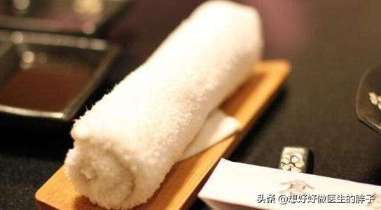 手指打篮球挫伤一个月还没好,手指打篮球挫伤了