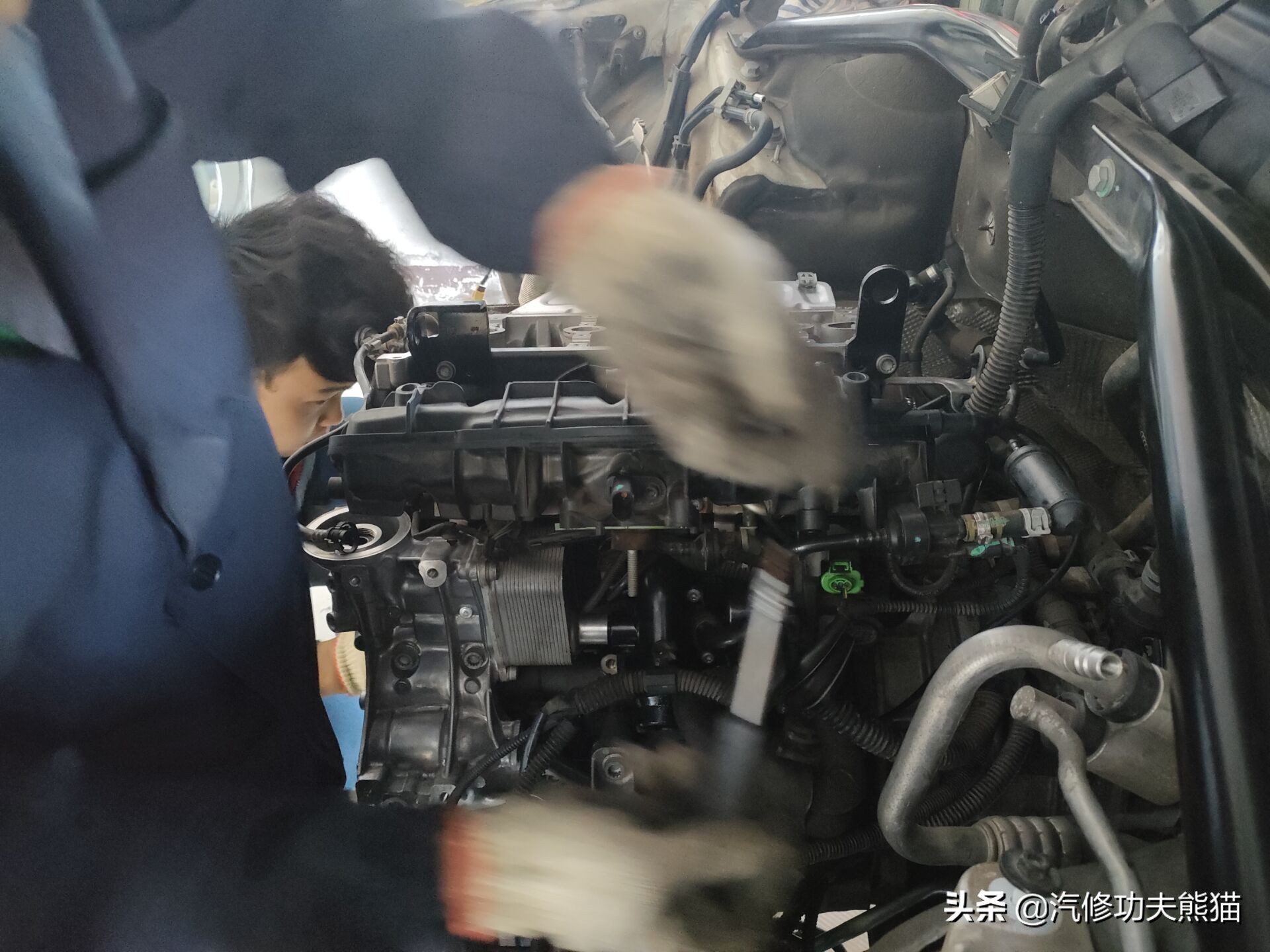 2011款奥迪q5烧机油怎么彻底解决,奥迪q5三代ea888发动机烧机油原因