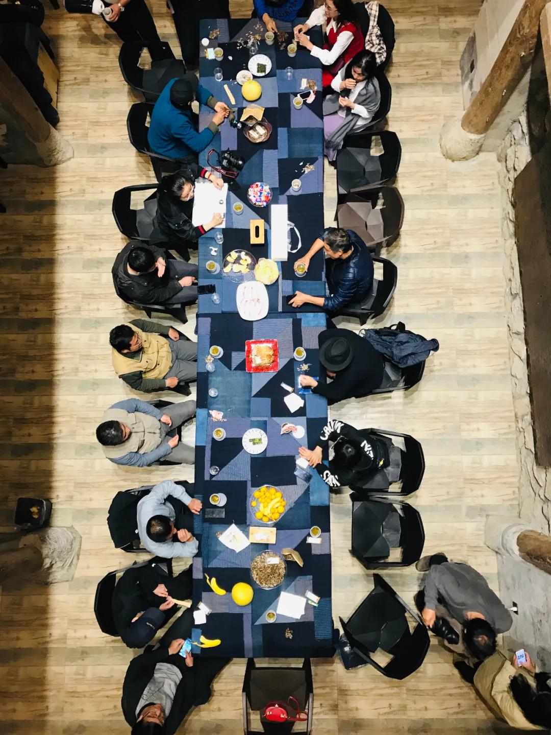 娲睙鑹烘湳璁哄潧,娲睙鏍囧織璁捐