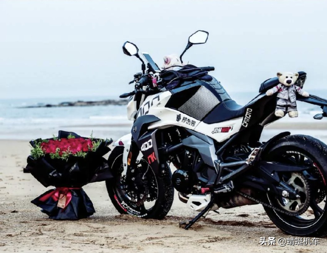 2020款春风400nk,网红春风400