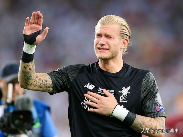 19日体育热点回顾：超级巨大的失误！卡里乌斯出击冒顶+撞倒队友，直接送给对手空门