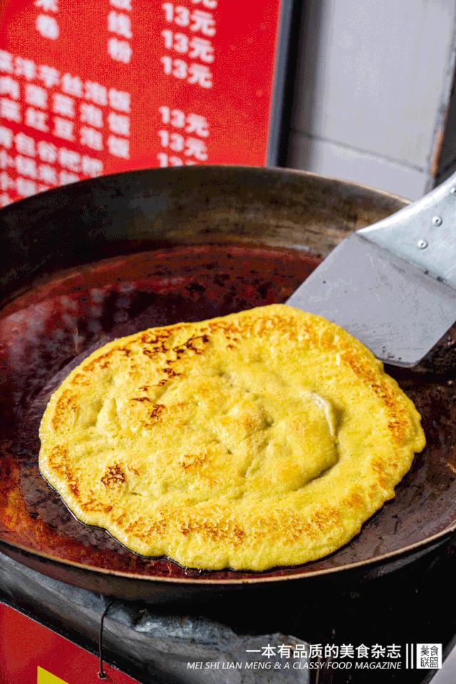 昆明这家小吃店里的传奇男人,17年来让人又嫉妒又欢喜