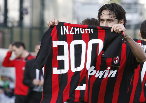 你服么？老贝时代AC米兰最强阵：卡卡+三剑客领军九爷西多夫替补