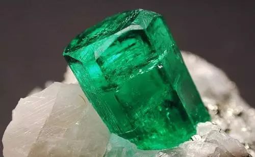 世界上最娇气的宝石,最硬的宝石