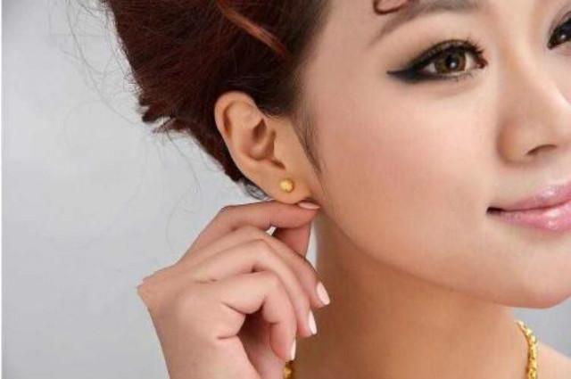 买黄金耳钉为什么要买弯钩,首饰店弯钩黄金耳钉用什么