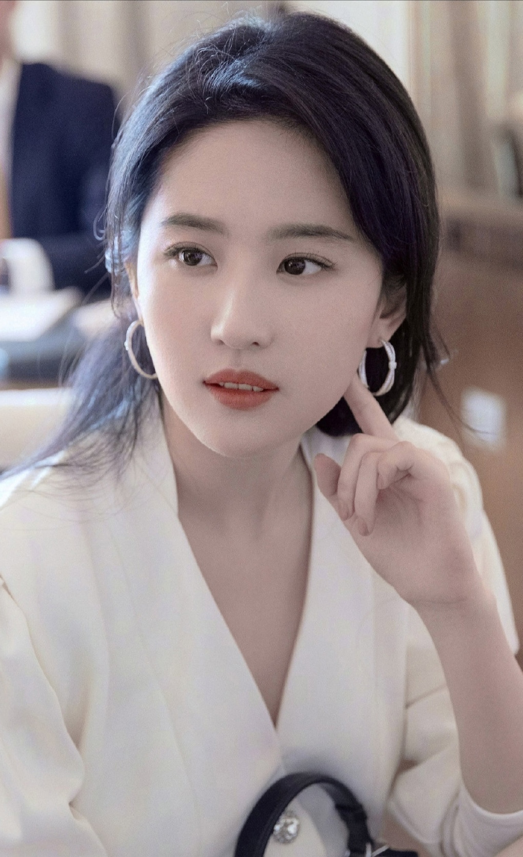 怎么看自己适合化浓妆还是淡妆,判断淡颜还是浓颜照片