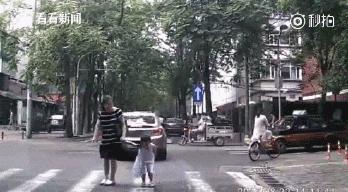 告诉孩子你有教养的样子真的很美,孩子都是有教养的