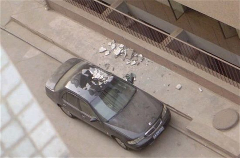 车被别人擦了怎么报警,车被人擦刮了怎么办