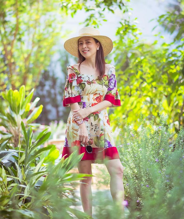 56岁泰国华裔富婆跪拜苏提达,泰国第一美女香奈儿